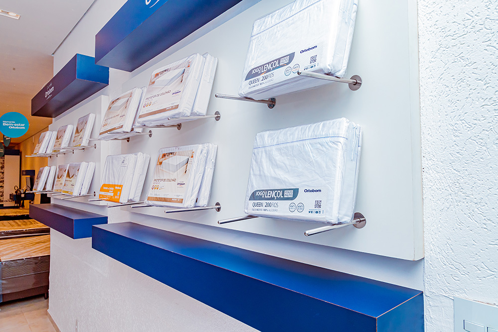 Pessoa dormindo em um colchão Ortobom